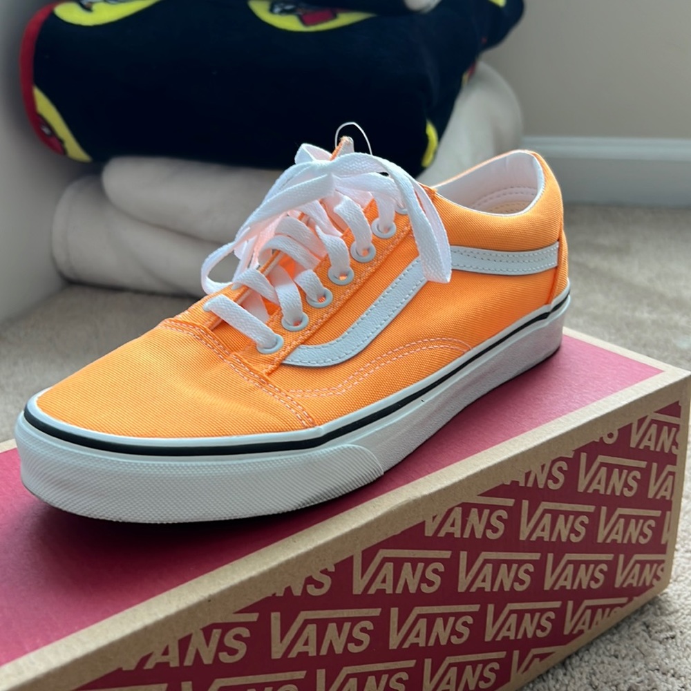 Vans tennis shoes